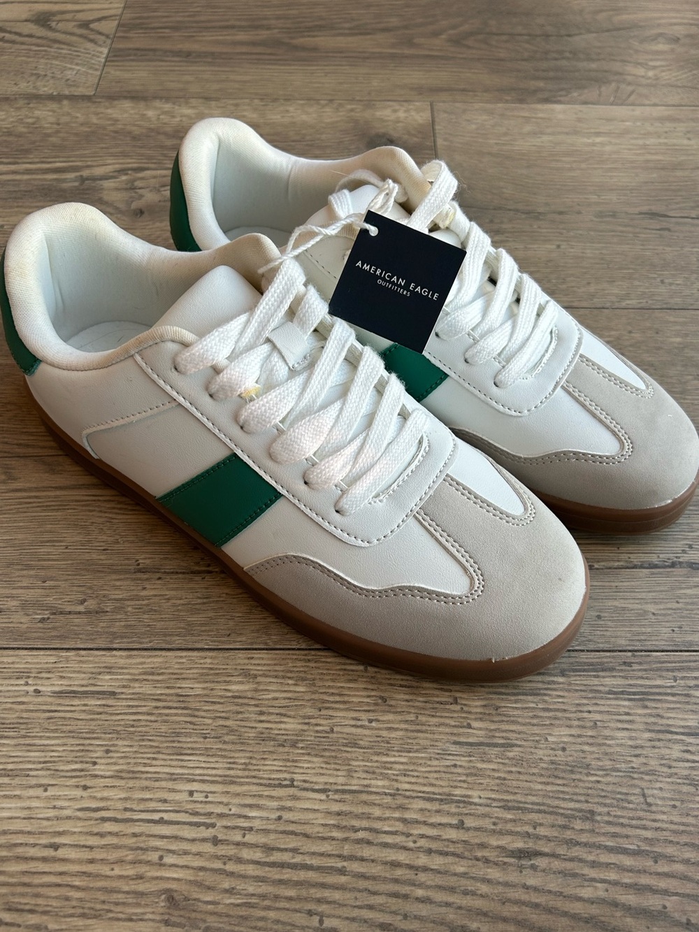 🦅 American Eagle Outfitters White & Green Retro  Sneakers - NWT